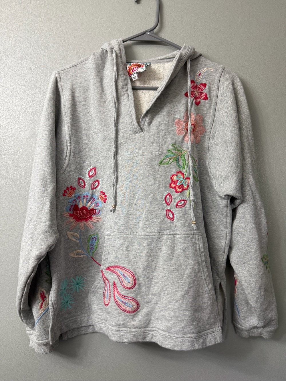 Johnny Was Light Gray Floral Embroidered Hoodie Sweater - Women medium